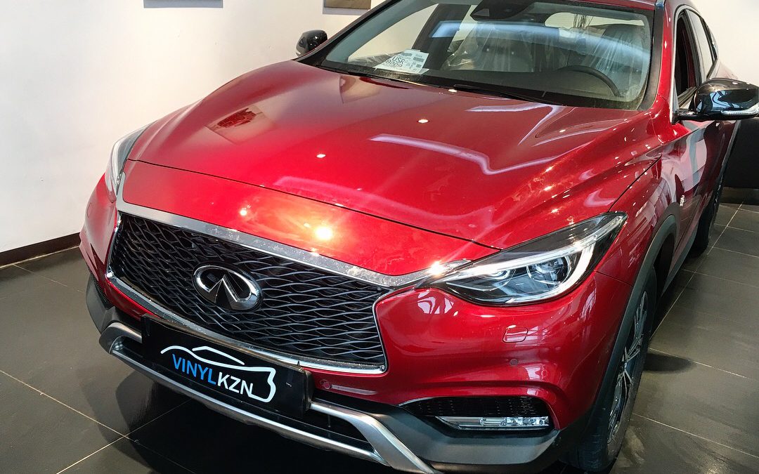 Бронирование антигравийной плёнкой Hexis Bodyfence капота, бампера, крыльев, зеркал и под ручками — Infiniti QX30