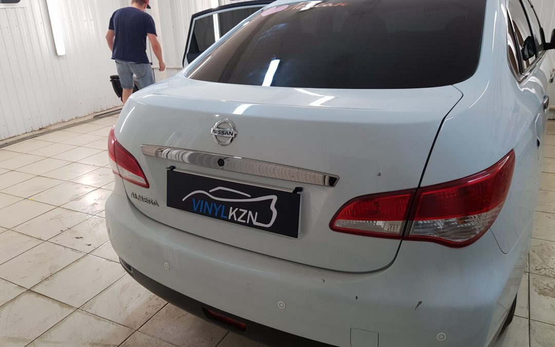 Тонировка задней полусферы пленкой UltraVision 95% — Nissan Almera