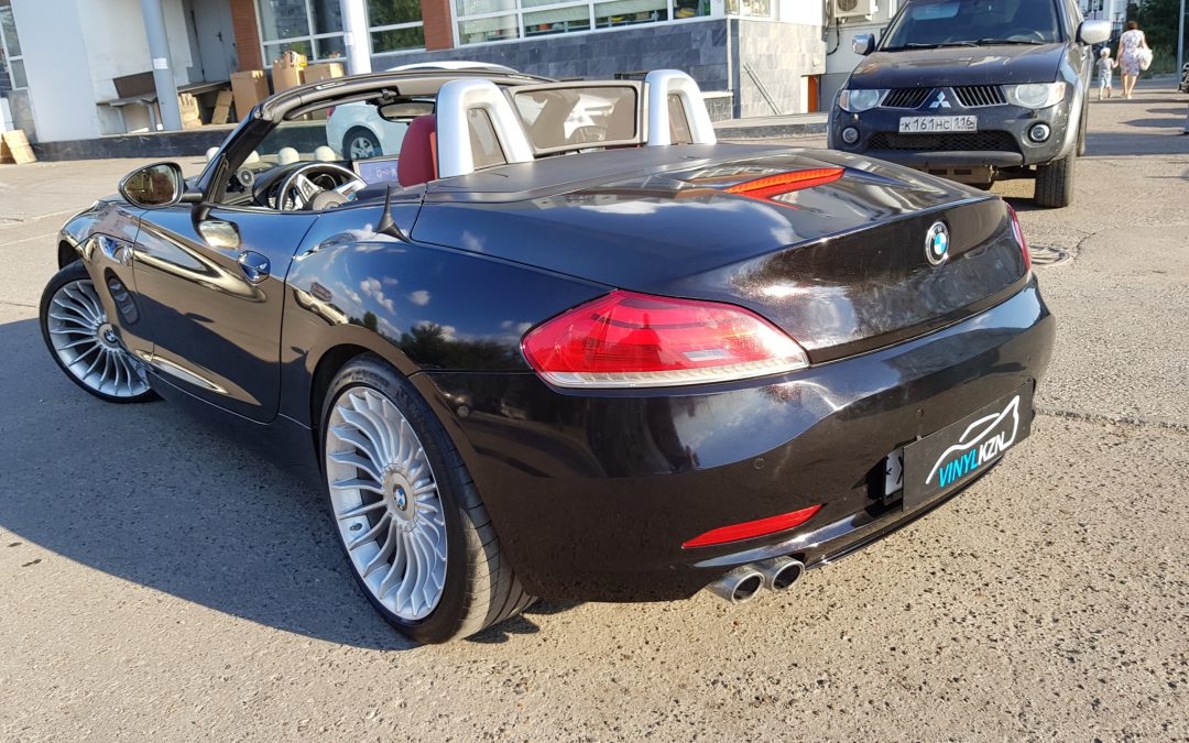 Оклейка кузова автомобиля BMW Z4 в пленку 3M 1080 Gloss Pearl Ember Black, пленка имеет крупный металлик и перелив на солнце