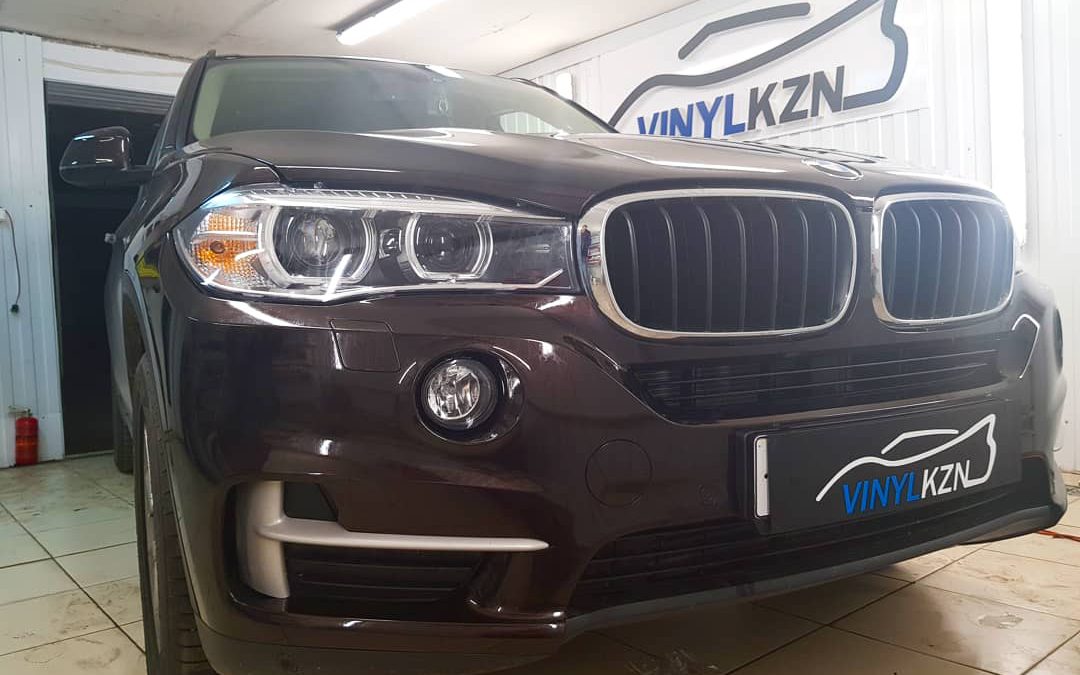 Бронирование передней части кузова пленкой от немецкого производителя Oraguard — BMW X5