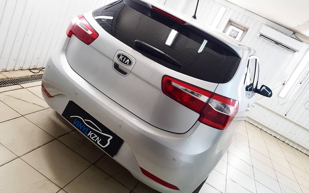 Тонирование пленкой с затемнением 95% UltraVision — Kia Rio
