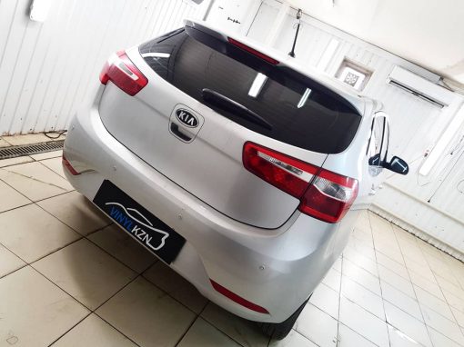 Тонирование пленкой с затемнением 95% UltraVision — Kia Rio