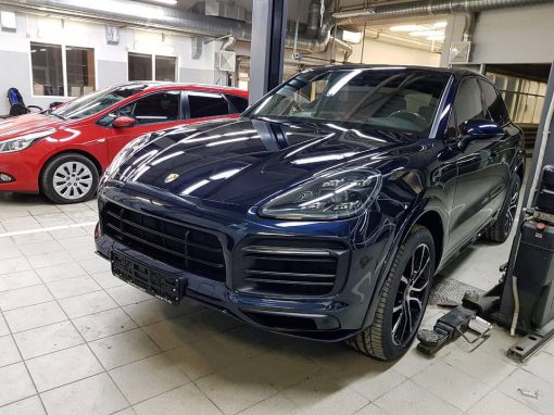 Бронирование передней части полиуретановой пленкой llUMAR — Porshe Cayenne 2018
