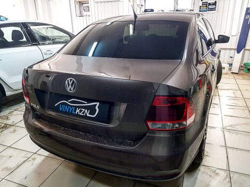 Сочетание оттенка Llumar и кузова автомобиля великолепно! Тонирование стекол премиальной пленкой LLUMAR — VW Polo