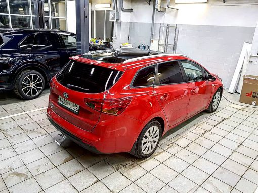 Оклейка крыши черным глянцем, эффект панорамы — Kia Ceed