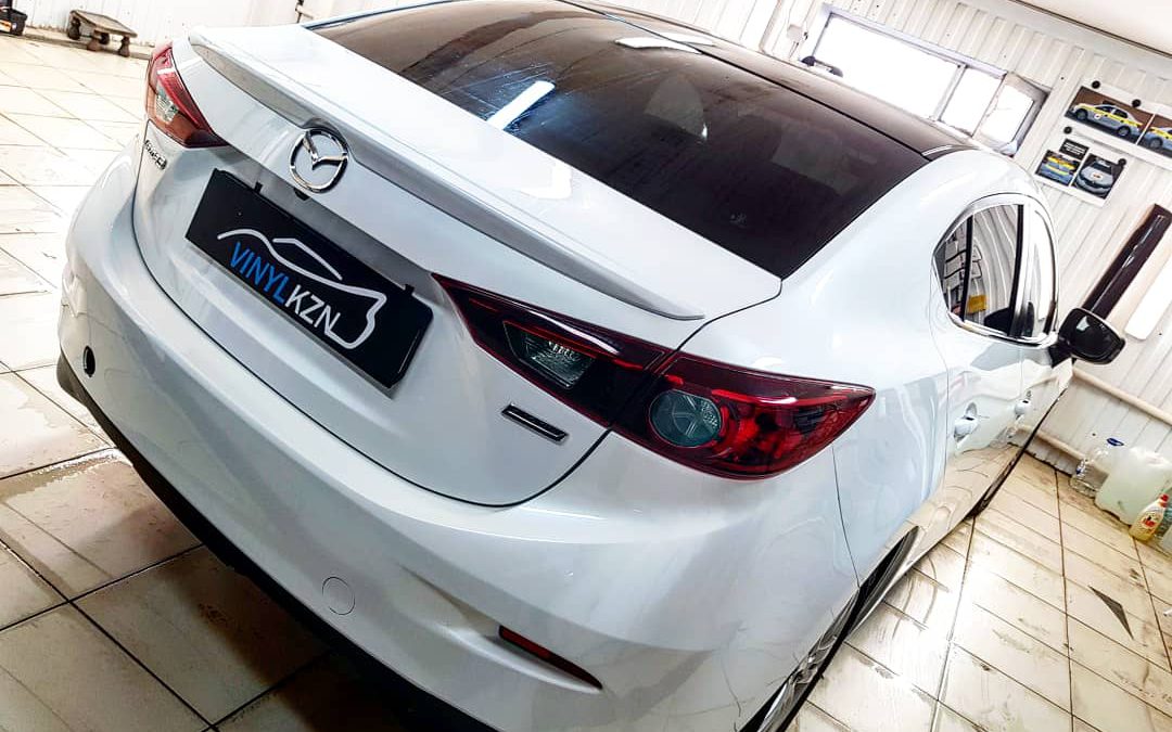 Оклейка крыши черным глянцем и тонировка задней части — Mazda 3