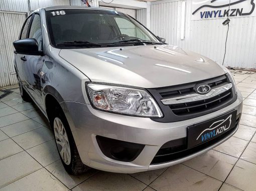Бронирование кузова автомобиля Lada Granta полиуретановой пленкой Hexis