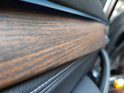 Оклейка интерьера автомобиля BMW X5 пленкой 3м под дерево