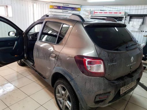 Renault Sandero — тонировка премиальной плёнкой llumar с 85 процентным затемнением