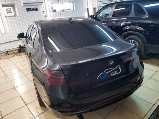 BMW 3 — затонировали заднюю часть 95%, передние бока 65%, затонировали задние фонари, отполировали передние фары