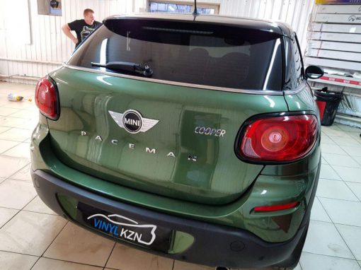 Mini Paceman затонировали заднюю часть плёнкой 95% затемнения, передние боковые 65% затемнения, забронировали передние ПТФ полиуретановой пленкой