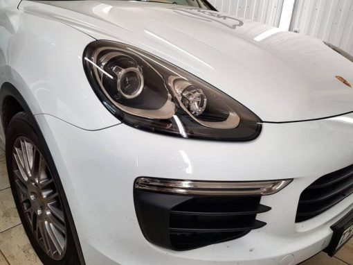 Porsche Cayenne — тонировка пленкой Llumar, бронирование фар полиуретановой пленкой, тонировка задних фонарей пленкой Oracal