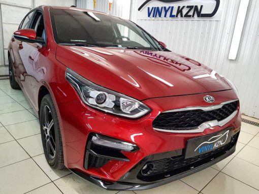 Kia Cerato — бронирование полиуретановой пленкой Hexis Bodyfence капота, передних фар, тонировка плёнкой LLumar 95%