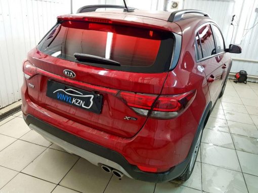 Затонировали Kia Rio пленкой Градиент-насыщенный красный