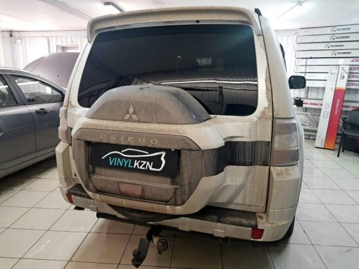 Mitsubishi Pajero — тонировка передних стекол атермальной пленкой 3M Cristalline 10%, задних стекол пленкой Llumar 95%