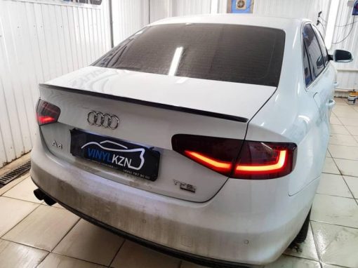Audi A4 — затонировали задние фонари, оклеили спойлер черной глянцевой пленкой и установили