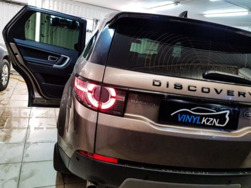 Land Rover Discovery Sport — бронирование капота и фар полиуретановой пленкой, тонировка стекол пленкой Llumar
