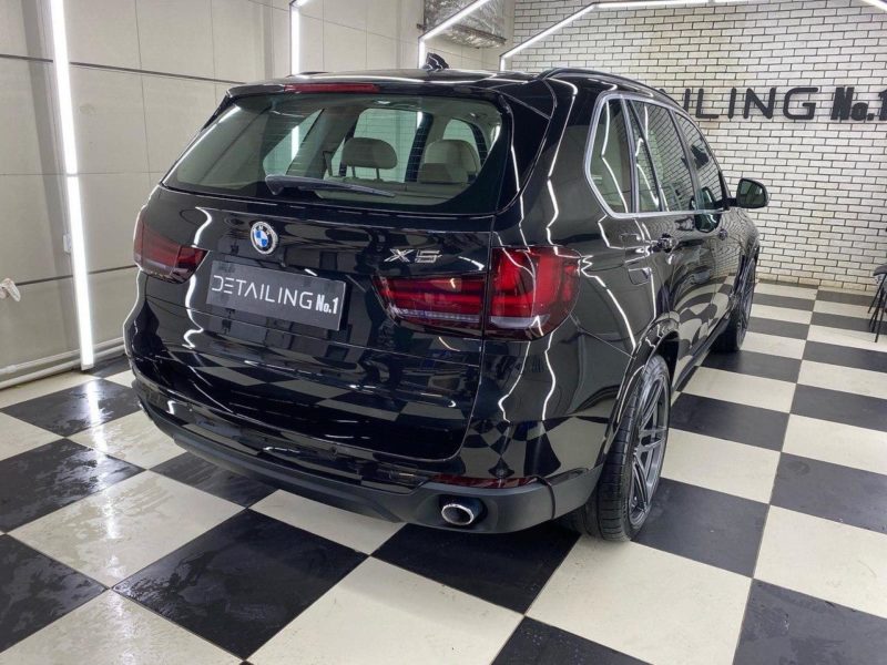 BMW X5 — химчистка салона авто, полная шумоизоляция, полировка кузова и заднего стекла, бронирование лобового стекла и фар