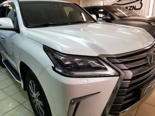 Lexus LX570 — забронировали и затонировали лобовое стекло, полировка двух передних фар