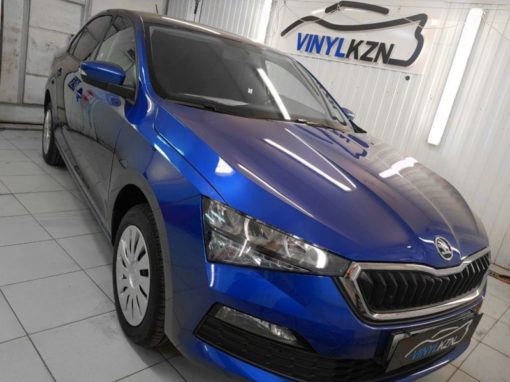 Skoda Rapid — бронирование зон рисков, фар и противотуманок виниловой пленкой Oraguard, тонировка стекол