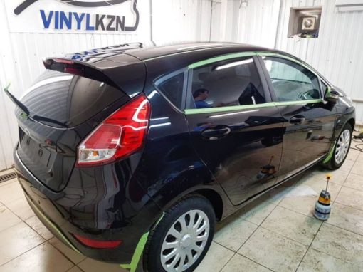 Полировка кузова автомобиля Ford Fiesta и нанесение керамики