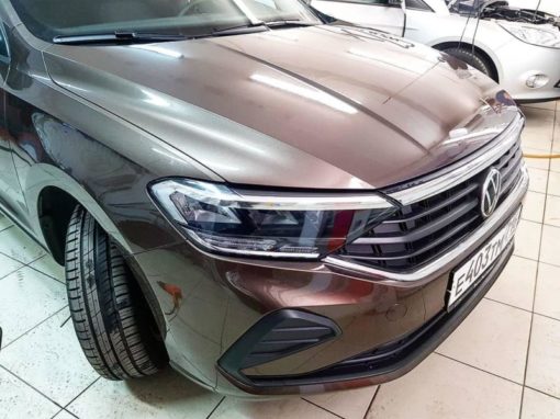 Бронирование виниловой немецкой пленкой капота и фар VW POLO