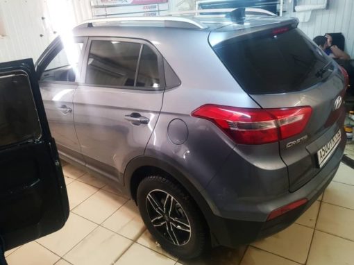 Hyundai Creta — бронирование зон под ручками в подарок и тонирование задней части авто пленкой Llumar 95%