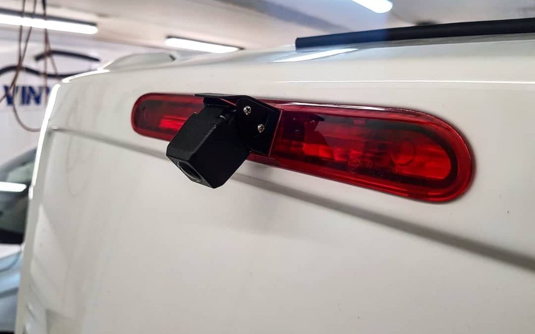 Peugeot Expert — установили камеру заднего вида с интересной конструкцией, установка регистратора и защитной сетки радиатора
