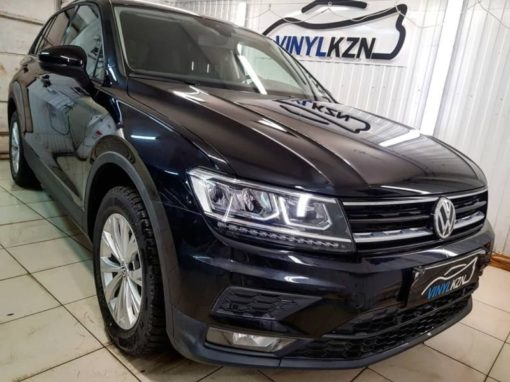VW TIGUAN — забронировали лобовое стекло пленкой Clearplex, бронирование фар Oraguard, тонировка Llumar ATR 95%