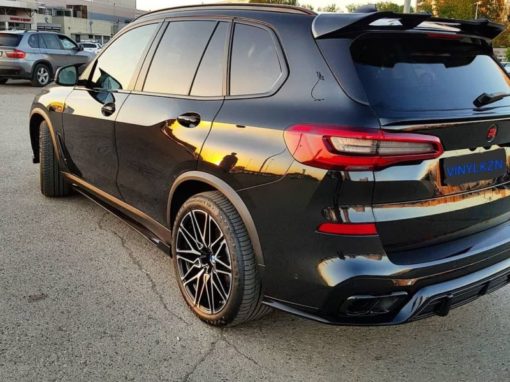 BMW X5 G05 — выполнили глубокую полировку кузова, нанесли 4 слоя керамики
