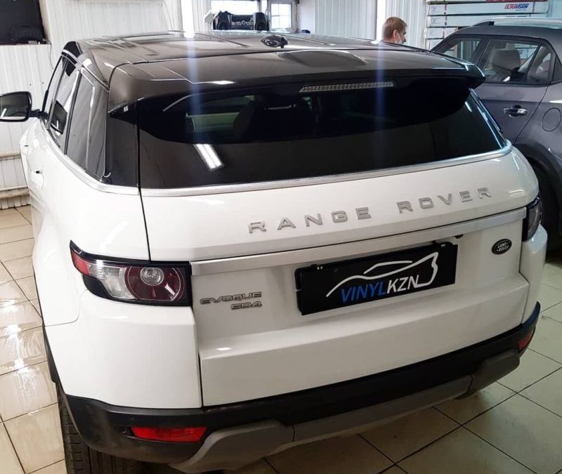 Range Rover Evogue — оклейка крыши пленкой Oracal 970 черный глянец , боковых стоек и боковых зеркал