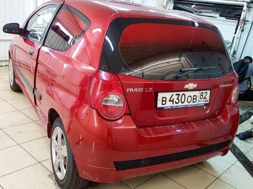 Chevrolet Aveo T250 — затонировали красной пленкой с переходом