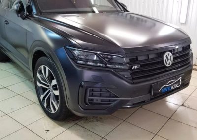 VW Touareg — забронировали лобовое стекло