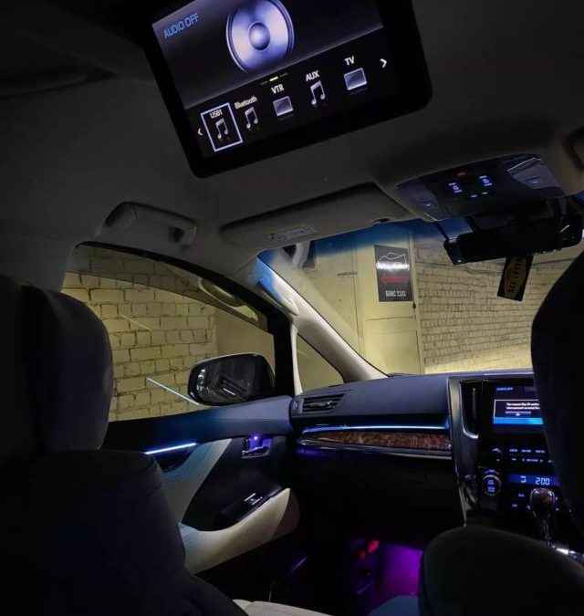 Toyota Alfard — 2 часть, подсветка салона, 4 дверей, пространства для ног