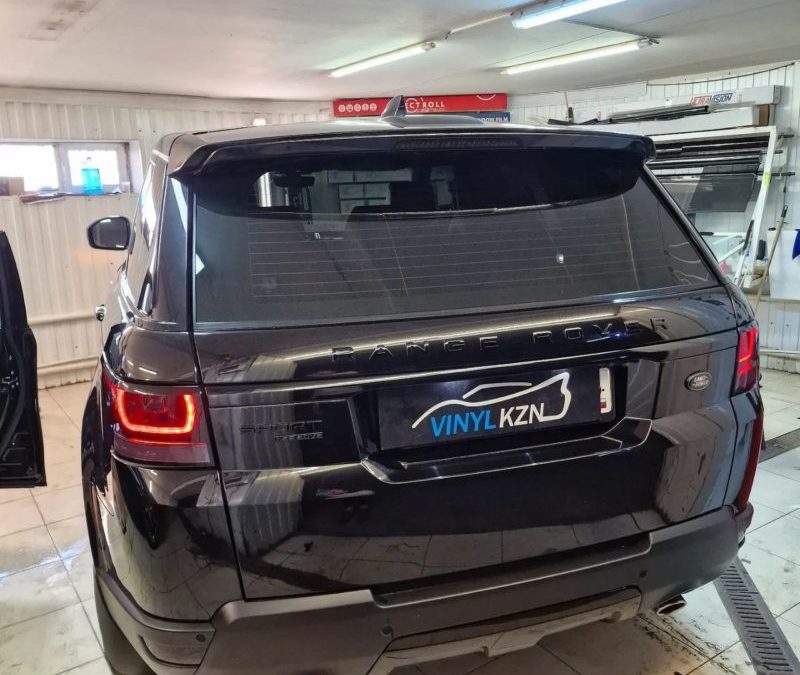 Range Rover Sport — бронирование задних фонарей полиуретановой плёнкой с эффектом притемнения