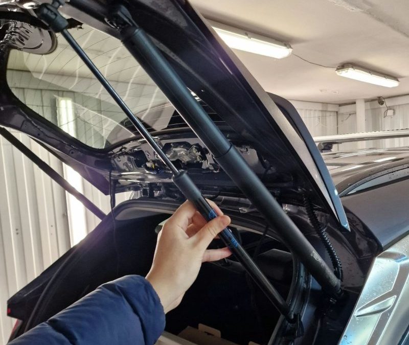 Hyundai Tucson — установили электропривод крышки багажника и защитную сетку в передний бампер