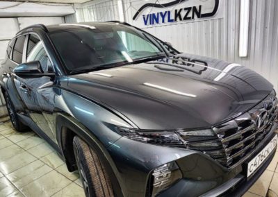 Hyundai Tucson — забронировали полиуретановой плёнкой кузов автомобиля, тонировка стекол и защитная сетка
