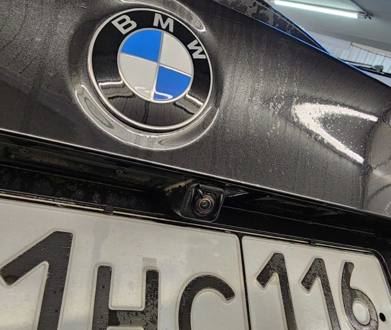 BMW X3 — установили омыватель камеры заднего вида, отлично сбивает грязь, будет полезен всегда