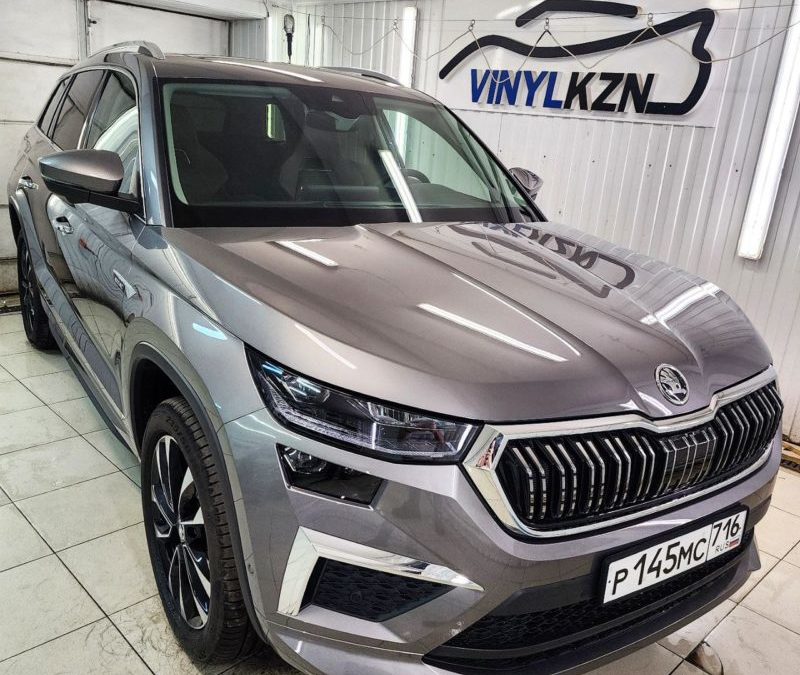 Skoda Kodiaq — забронировали полиуретановой плёнкой капот, фары, птф, панораму, тонировка стекол