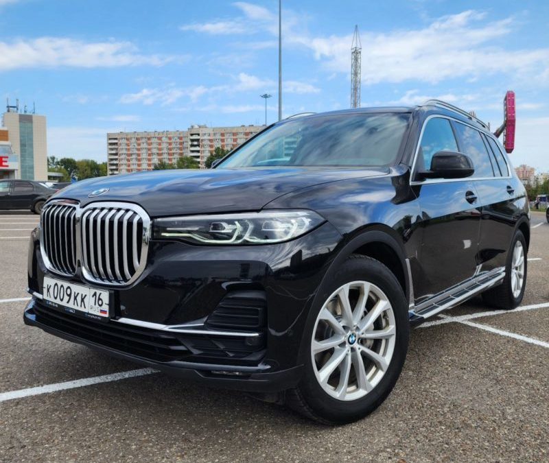 BMW X7 — сделали полировку всего кузова автомобиля с нанесением керамики в два слоя