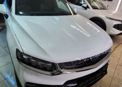 Geely Tugella — забронировали прозрачной полиуретановой плёнкой кузов авто, тонировка стекол