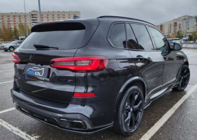 BMW X5 — сделали полировку, забронировали кузов и лобовое стекло, нанесли два слоя керамики, тонировка