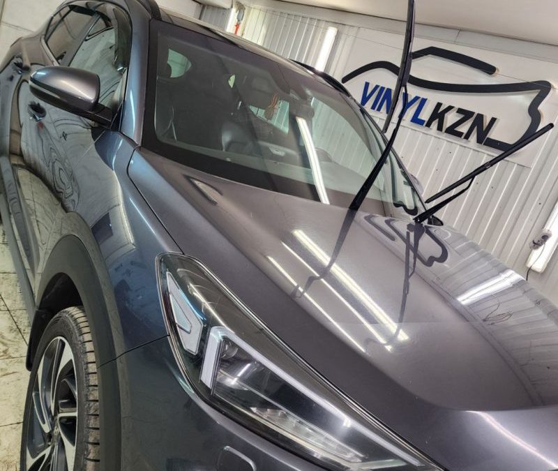 Hyundai Tucson — сняли старую плёнку с лобового стекла и забронировали заново