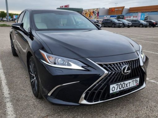 Lexus ES — забронировали прозрачной полиуретановой плёнкой переднюю часть кузова и все зоны риска