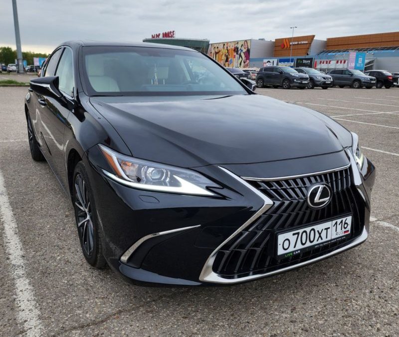 Lexus ES — забронировали прозрачной полиуретановой плёнкой переднюю часть кузова и все зоны риска