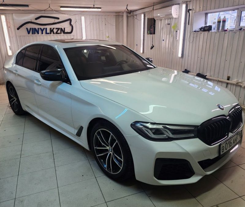 BMW 5 G30 — полировка и бронирование кузова, антихром, нанесли керамику
