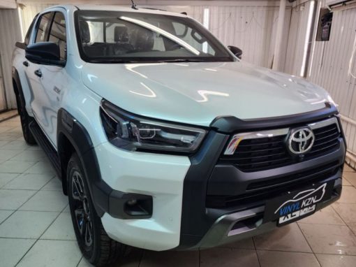 Toyota Hilux — сделали комплексное бронирование кузова прозрачной полиуретановой плёнкой