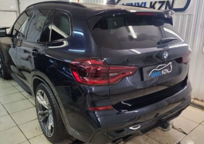 BMW X3 — затемнили задние фонари полиуретановой плёнкой, химчистка руля и нанесение антидождя на лобовое