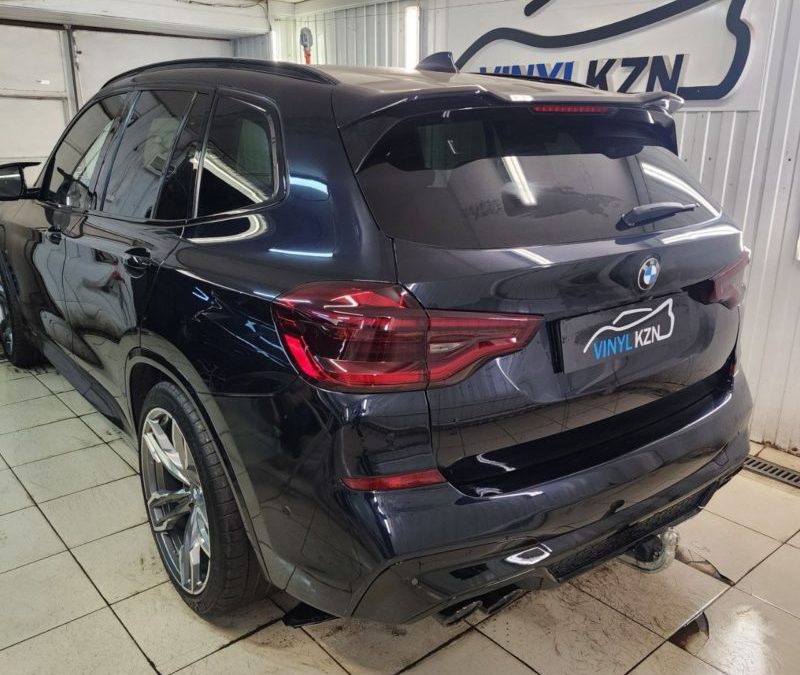 BMW X3 — затемнили задние фонари полиуретановой плёнкой, химчистка руля и нанесение антидождя на лобовое