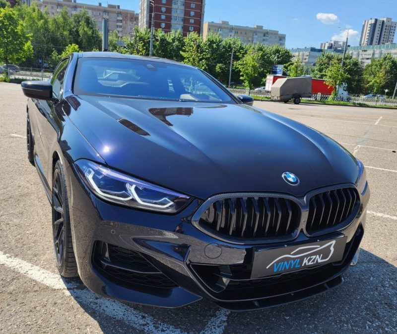 BMW 8 — забронировали прозрачной полиуретановой плёнкой лобовое стекло, защитили от сколов, царапин и пескоструя